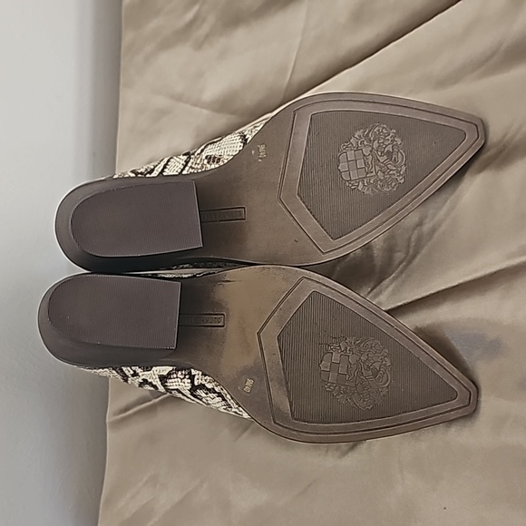 NEW Vince Camuto snake print leather ankle booties high heel back zipper - Picture 10 of 12